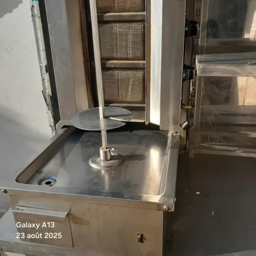 Machine chawerma avec table