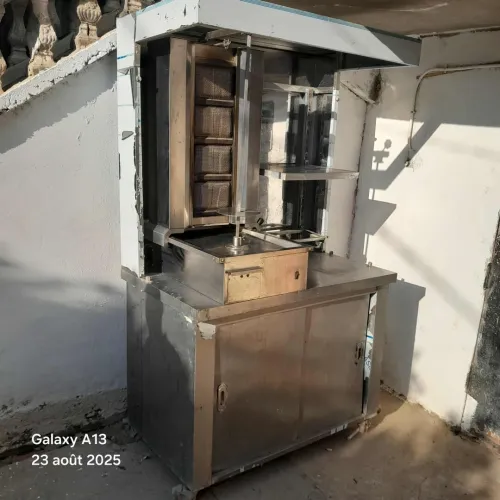Machine chawerma avec table