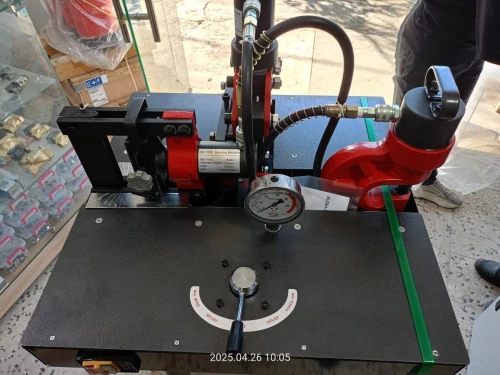 Machine hydraulique  pour jeu de barre 3 operation coupeuse-plieuse-perceuse