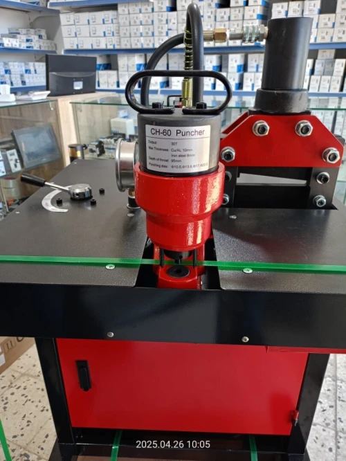Machine hydraulique  pour jeu de barre 3 operation coupeuse-plieuse-perceuse