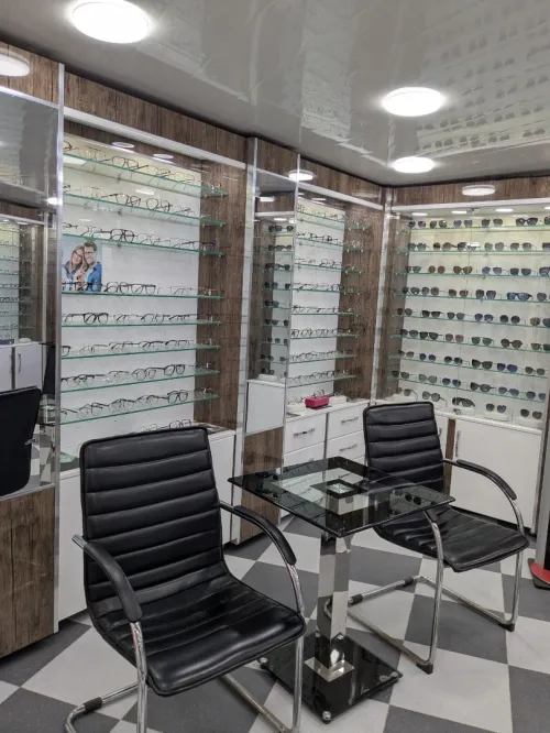 Aménagement High Gloss pour Parfumerie ou Magasin d'Optique