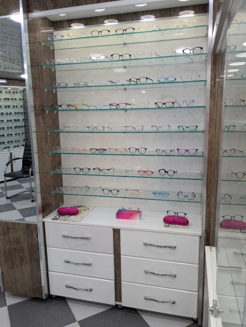Aménagement High Gloss pour Parfumerie ou Magasin d'Optique