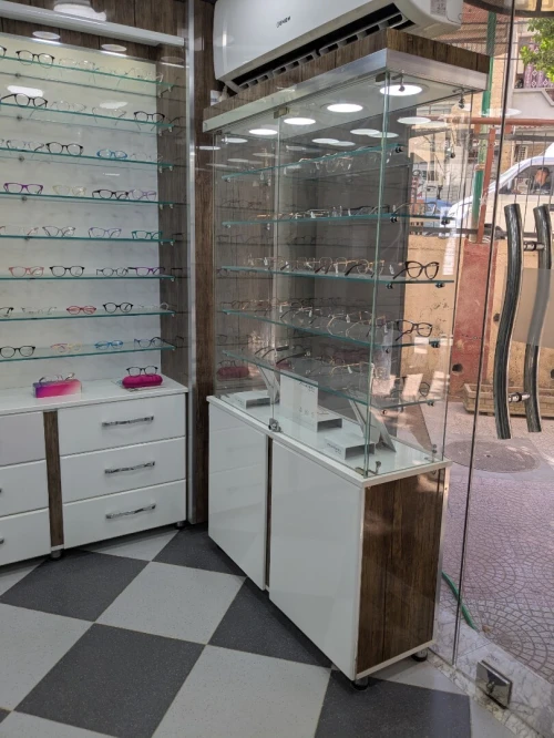 Aménagement High Gloss pour Parfumerie ou Magasin d'Optique