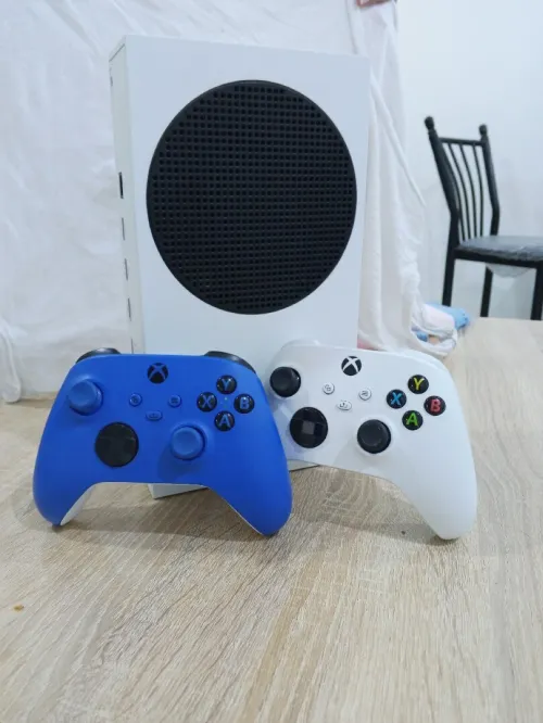Xbox series S avec 2 manettes