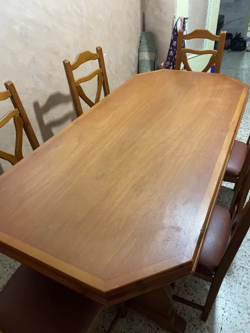 Table avec bois rouge