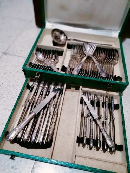 Ménagère en métal argent 61 pièces 