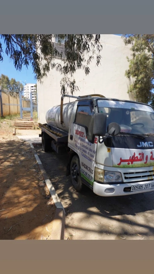 Camion hydrocureur vidangeur débouchageur