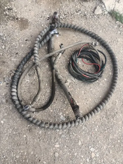 Circuit hydraulique pour véhicule avec benne