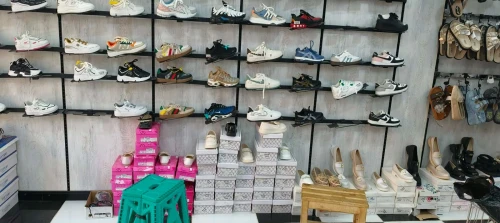 Magasin de chaussures femmes et enfants