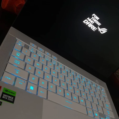 ASUS ROG Zephyrus G14 GA403UM