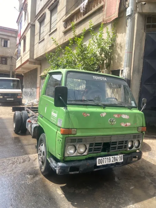 Toyota b30 B30 1984