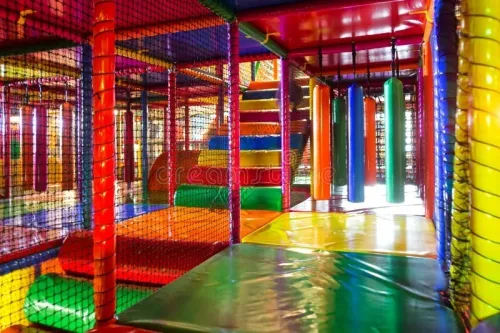 Vente d'un centre de loisirs et de divertissement avec tous ses équipements et installationsبيع مركز للتسلية و الترفيه بكامل معداته و تجهيزاته
