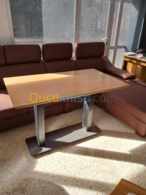 TABLE CAFETERIA
