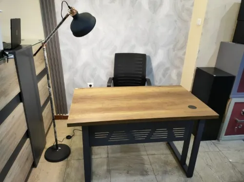 Bureau en pieds métallique avec caisson mobile 3 tiroirs