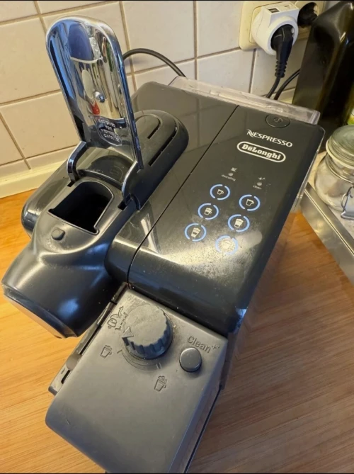 Delonghi Nespresso EN560B