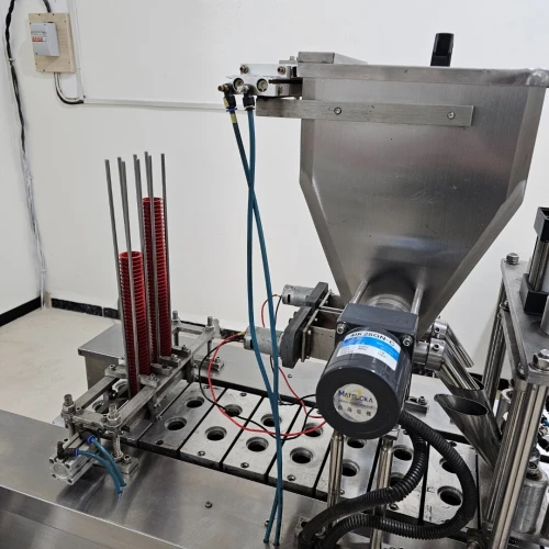 Machine de conditionnement de café en capsule