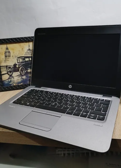 Hp elitebook i5 6th 8/256