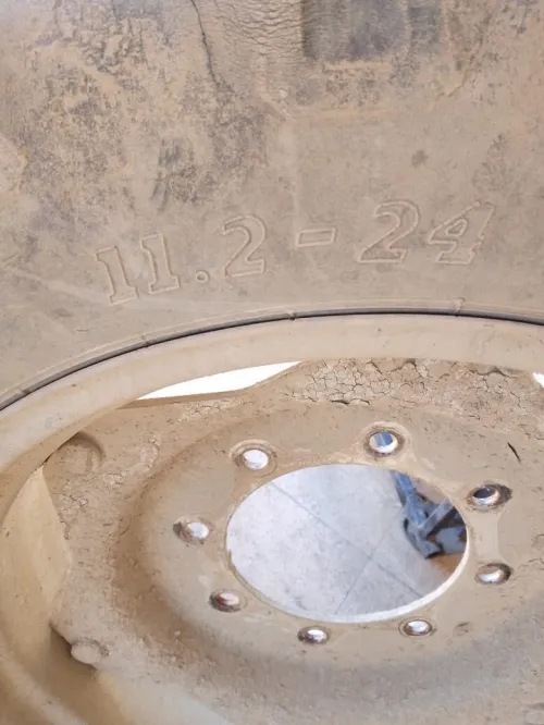 عجلة الجرار roue de tracteur