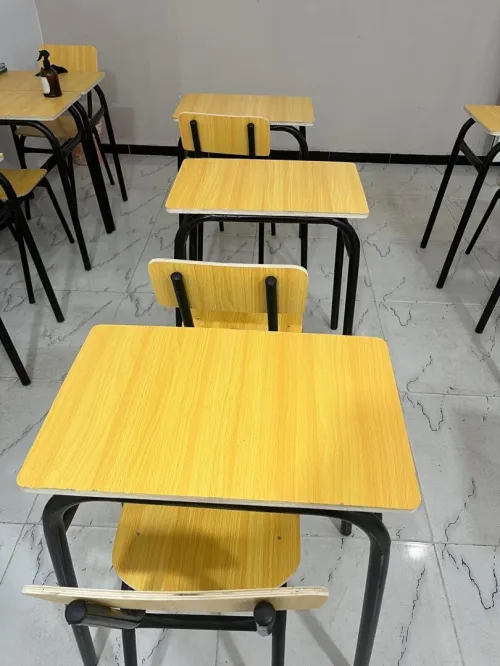 Table scolaire avec chaise 