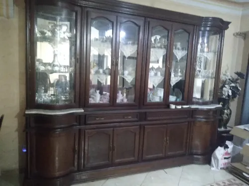 Salon L et Argentrie en bois rouge