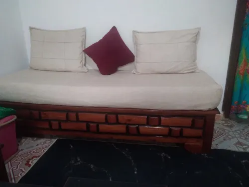 Armoir et Canapés et table base