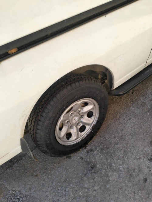 Nissan 25 " 2008