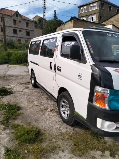 Nissan 25 " 2008