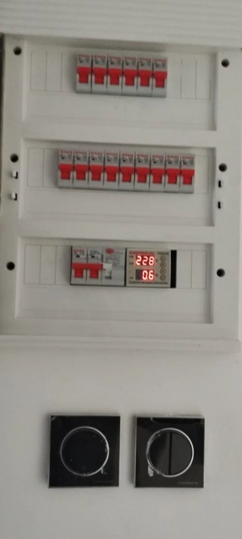 Électricien bâtiments est industriels
