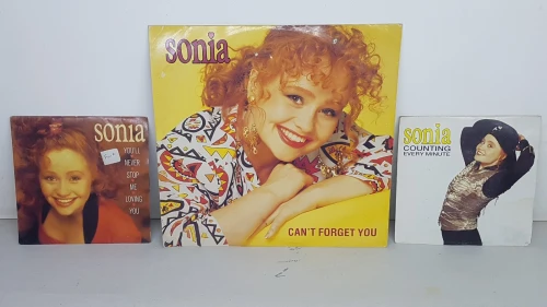 2 disques 45t et un maxi de SONIA