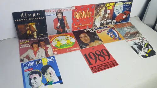 Musiques francaise en disques 45 tours en parfaite etat