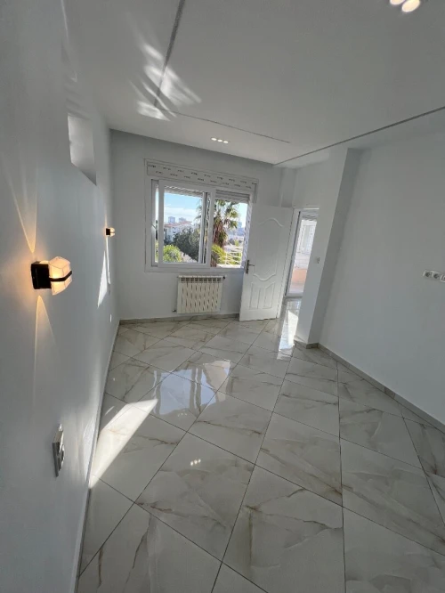 Location Appartement Niveau de villa F3 Alger Hydra