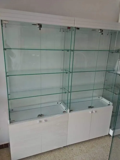 armoire d'exposition en verre 