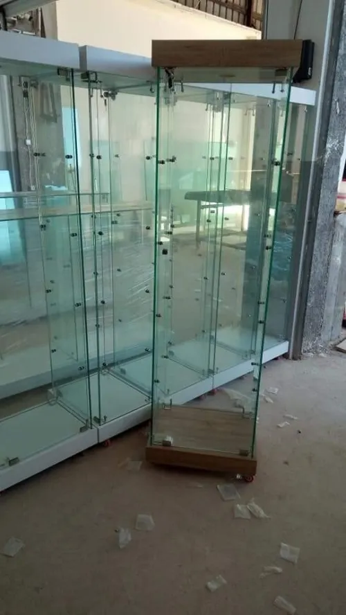 armoire d'exposition en verre 