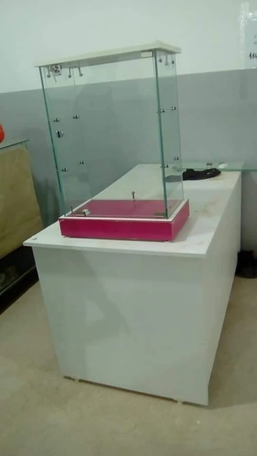 armoire d'exposition en verre 