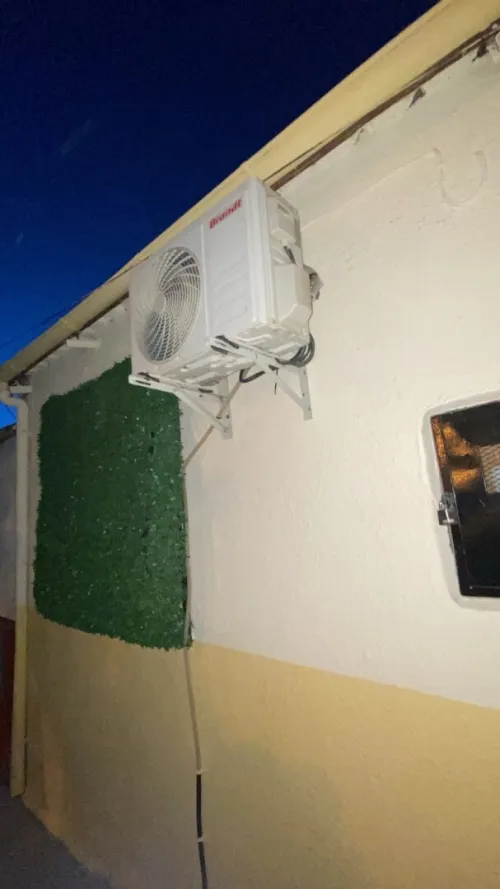 Technicien spécialisé en maintenance et réparation des climatiseurs et systèmes frigorifiques