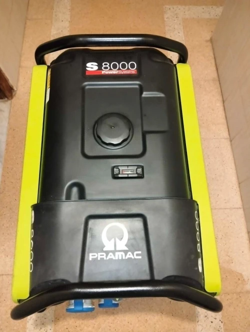 Groupe électrogène Ess28L, Monophasé 7.2 kVA (6.4kW),HONDA GX390 Autonomie 10H à 75% de charge - PRAMAC S8000