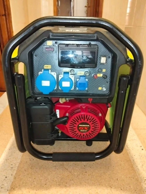 Groupe électrogène Ess28L, Monophasé 7.2 kVA (6.4kW),HONDA GX390 Autonomie 10H à 75% de charge - PRAMAC S8000