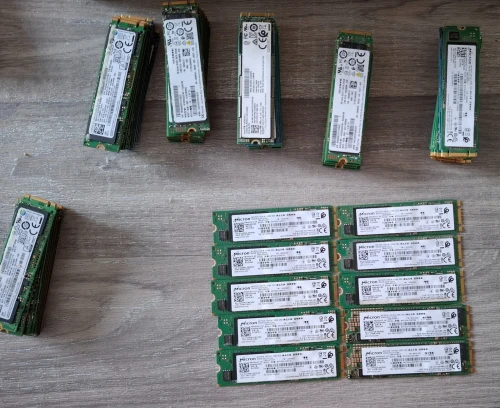 Disque ssd sata Format M.2 de 256 giga de la marque MICRON