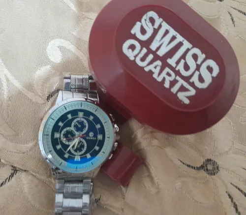 Montre WAMDA neuve avec boîte jamais portée