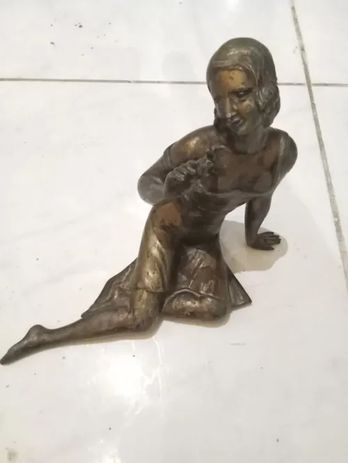 Statuette art déco en regule