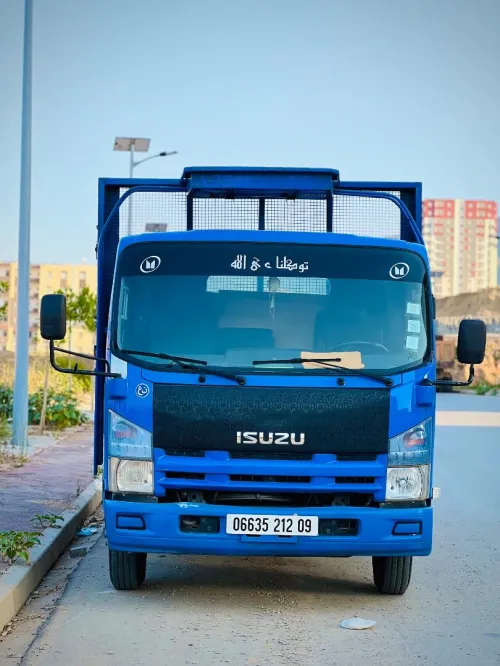 Isuzu NPR 2012