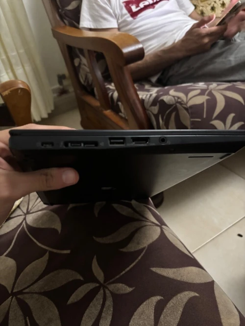 Thinkpad x280 i5 8 eme 8 gb ram 256ssd 14 pouce tout les porte clavier quarti avec empreinte  