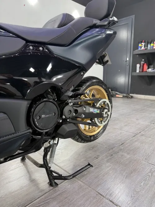 Yamaha T-max 2023