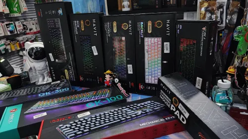 CLAVIERS GAMING MÉCANIQUES RGB Stock tout neuf et magnifique