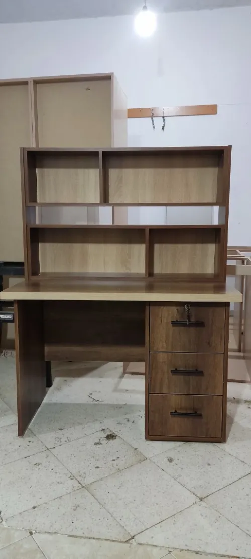 Fabrication tout sort de meuble de maison et bureaux sûr mesure et haut qualité 