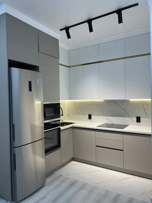Fabrication de cuisine équipée moderne sûr mesure 