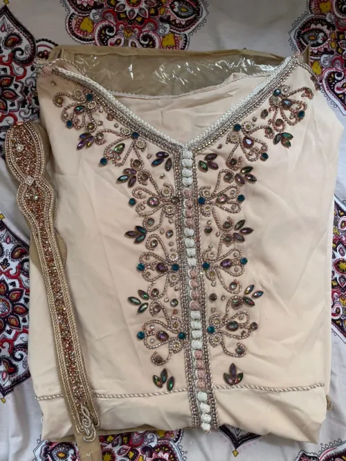 Caftan pérlé fait à main 
