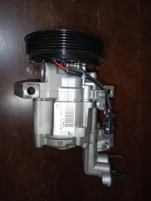 Compresseur climatiseur Valeo d'orgine neuf 1.5 dci 85 cv