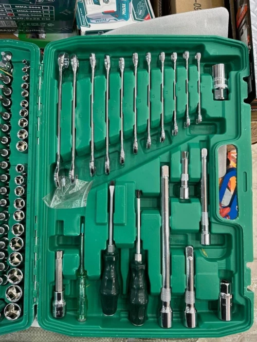 Caisse 121 pcs vert Trés Bonne qualité
