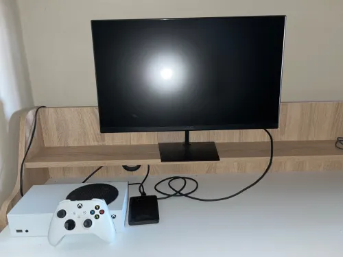 Xbox séries s avec hdd 1tb avec moniteur matos rainbow 2k 
